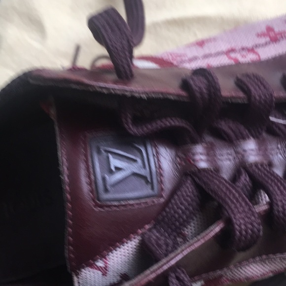 Authentic Louis Vuitton sneakers size 37.5 - Picture 5 of 6
